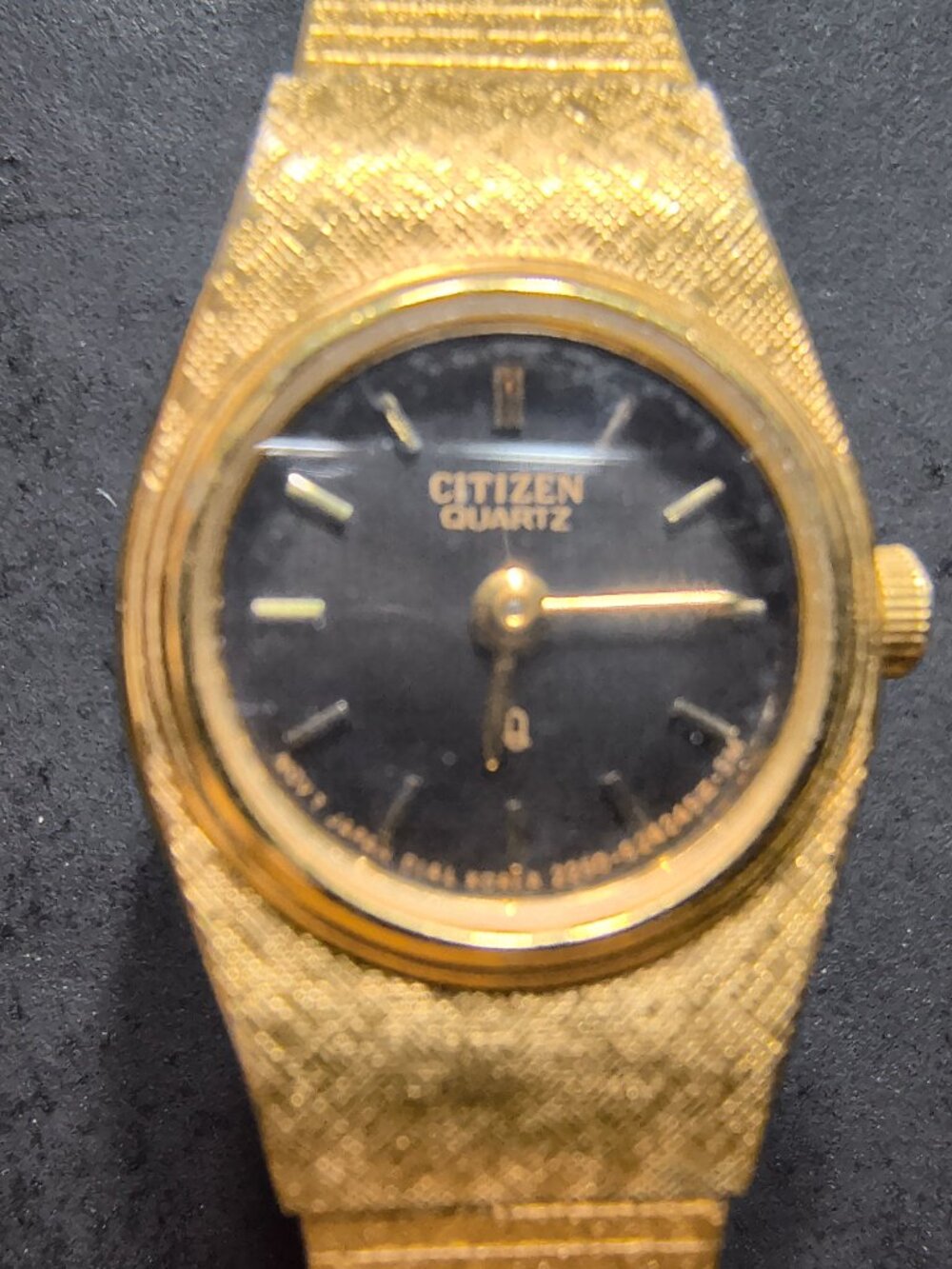 Citizen SQ Quartz Dress Watch 2250-S60643 Women Black Dial Gold Band New Bat
